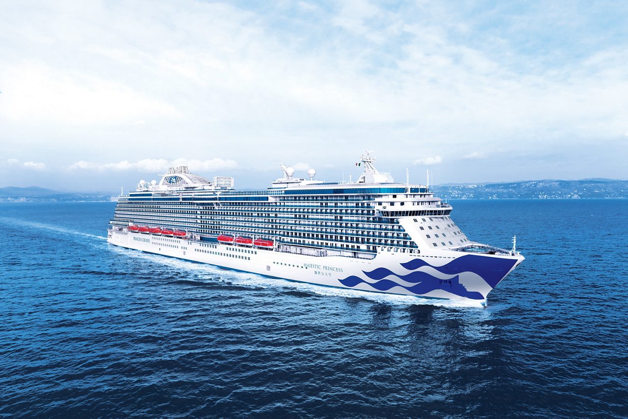 Majestic Princess · navegación junto a la costa · Princess Cruises